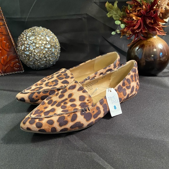Women’s Time & Tru Leopard Print Point Toe Flats - Picture 7 of 12